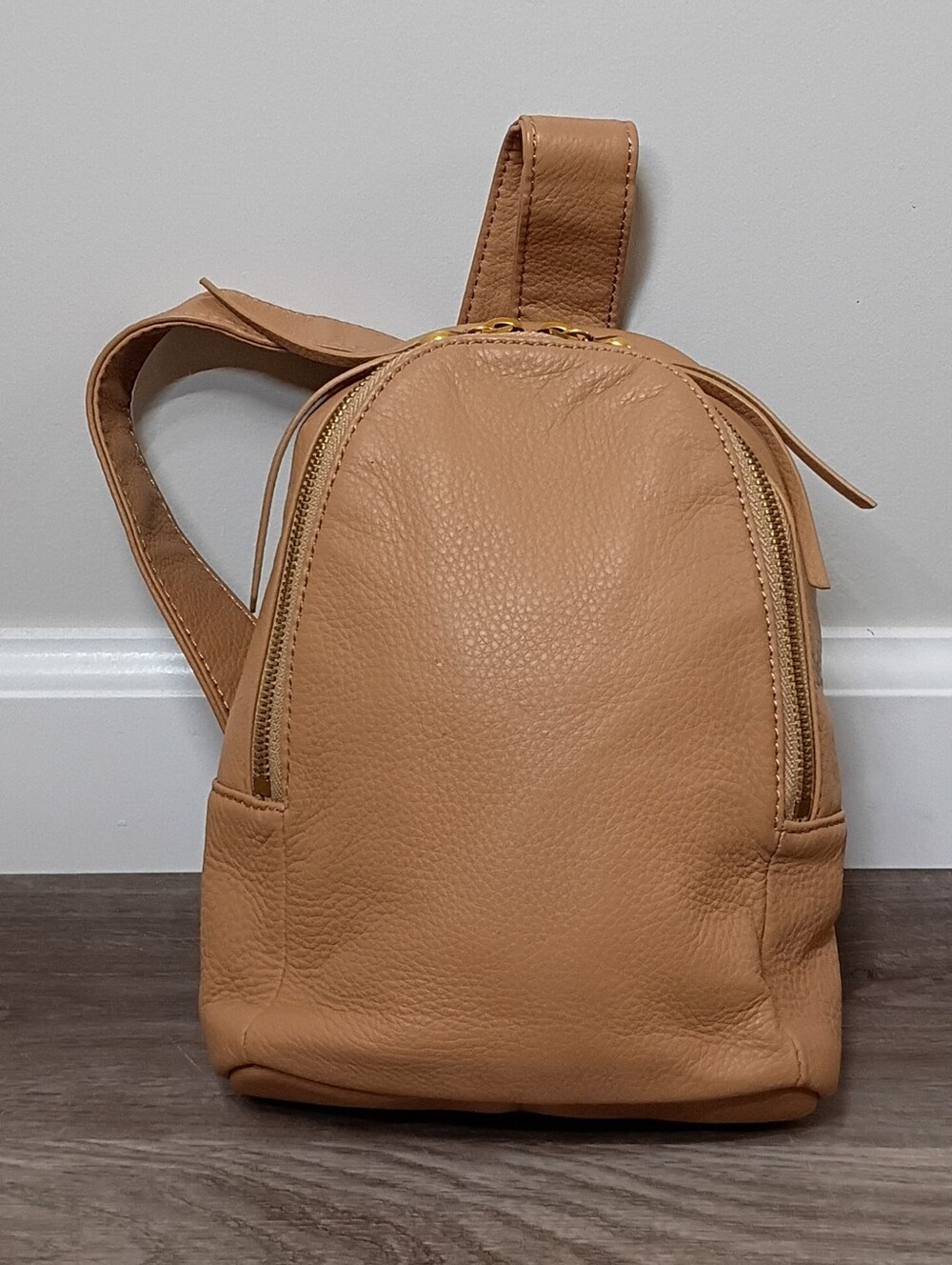 HOBO Unisex Classic Casual Fern Sandstone Pebbled Leather Sling Crossbody Bag